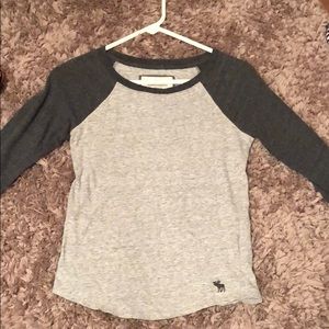 Quarter sleeve baseball tee